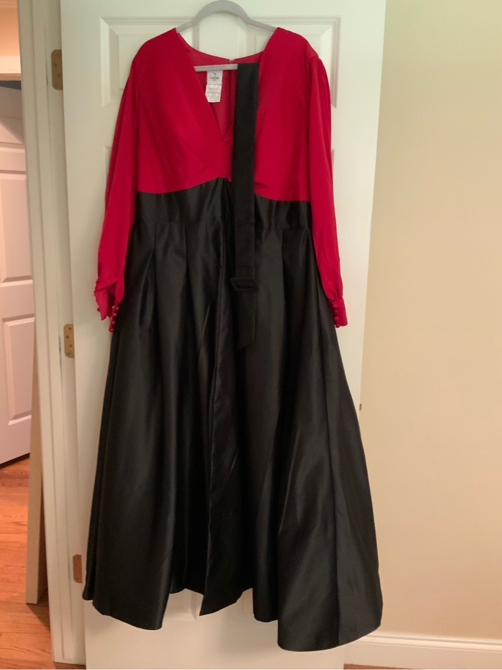 Lanting Bride Red & Black Two-Tone Formal Dress - Long Sleeve